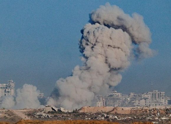 Hundreds of thousands flee as Israel expands Gaza offensive