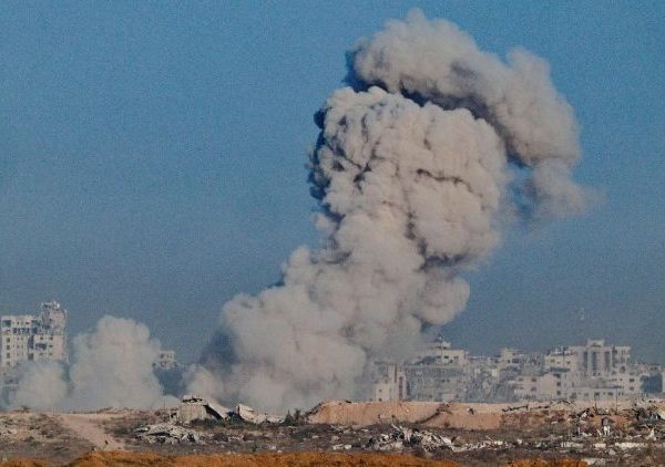 Hundreds of thousands flee as Israel expands Gaza offensive