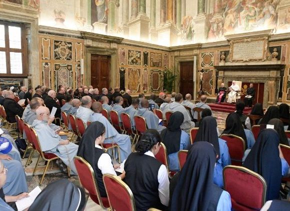 Pope Leo encourages religious to always read the signs of the times