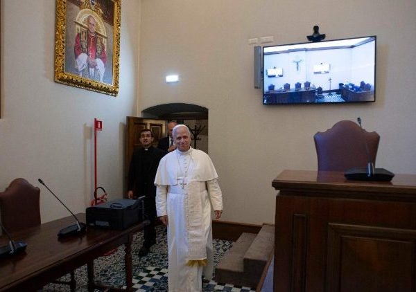 Pope Leo visits new courtroom of Vatican Tribunal