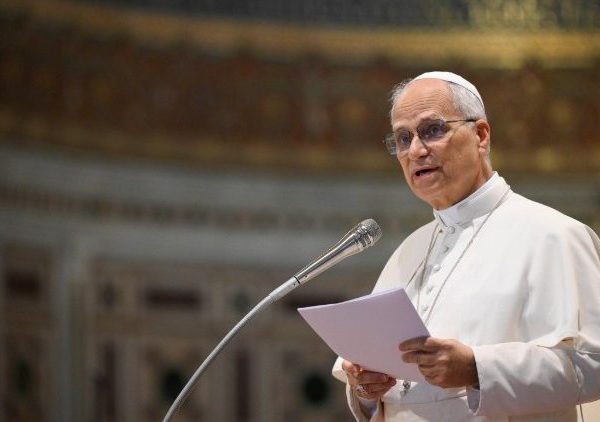 Pope invites Rome Diocese to promote pastoral ministry that welcomes all