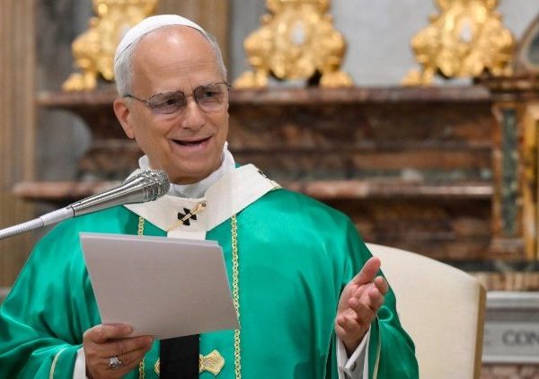 Pope at Mass at Sant'Anna: 'You cannot serve two masters'