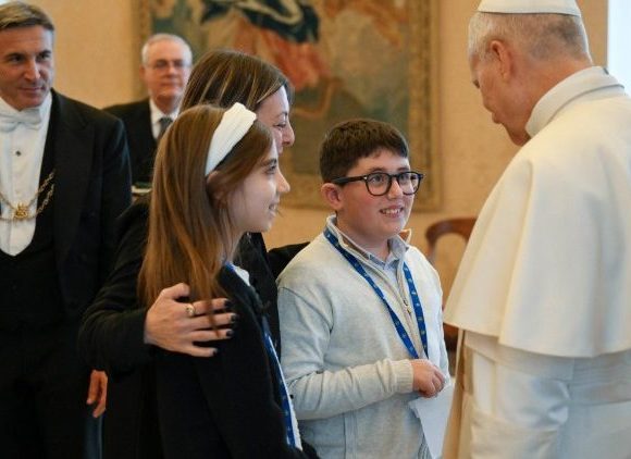 Pope to young people: Make peace with someone this Christmas