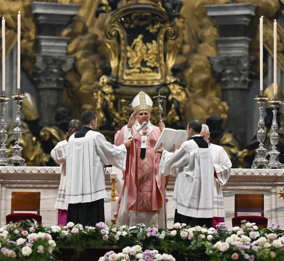 With special permission, prisoners travel to Rome for the jubilee