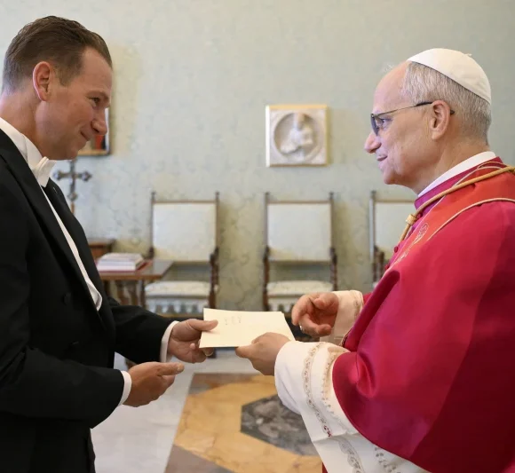 New U.S. ambassador to the Vatican presents credentials to pope