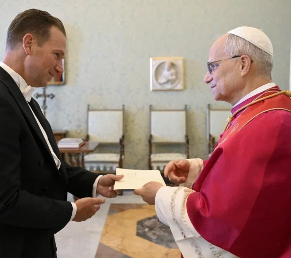 New U.S. ambassador to the Vatican presents credentials to pope