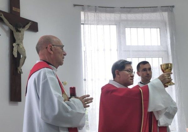 Cardinal Tagle visits Catholic community in Azerbaijan