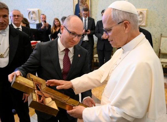 Pope: Religious freedom an ‘essential element to seek and live truth’