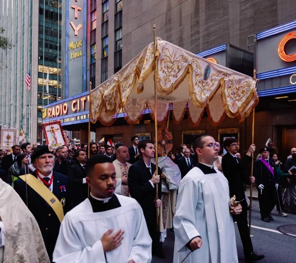Cardinals, actor, and 5,000 faithful bring the Eucharist to Times Square