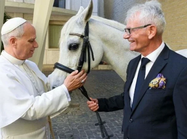 Pope Leo gifted with &quot;Proton&quot; a purebred Arabian horse