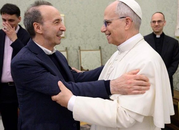 Pope meets Roberto Benigni ahead of Saint Peter monologue premiere
