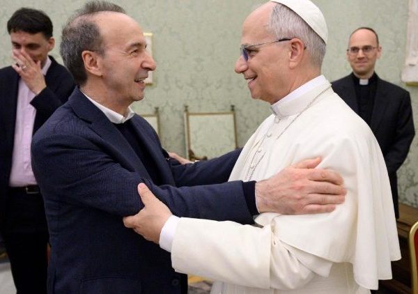 Pope meets Roberto Benigni ahead of Saint Peter monologue premiere